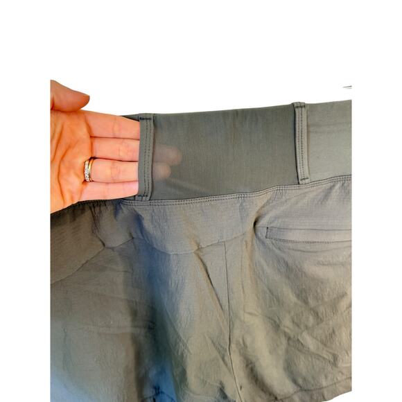 ATHLETA NWT Trekkie North Shorts Size 20 Mountain Olive Green Plus Sized Active - Picture 11 of 14